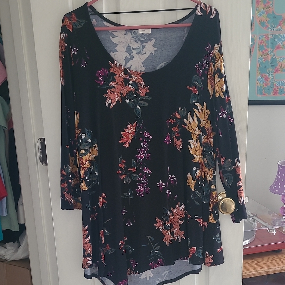 Cupio Black Floral Tunic Top